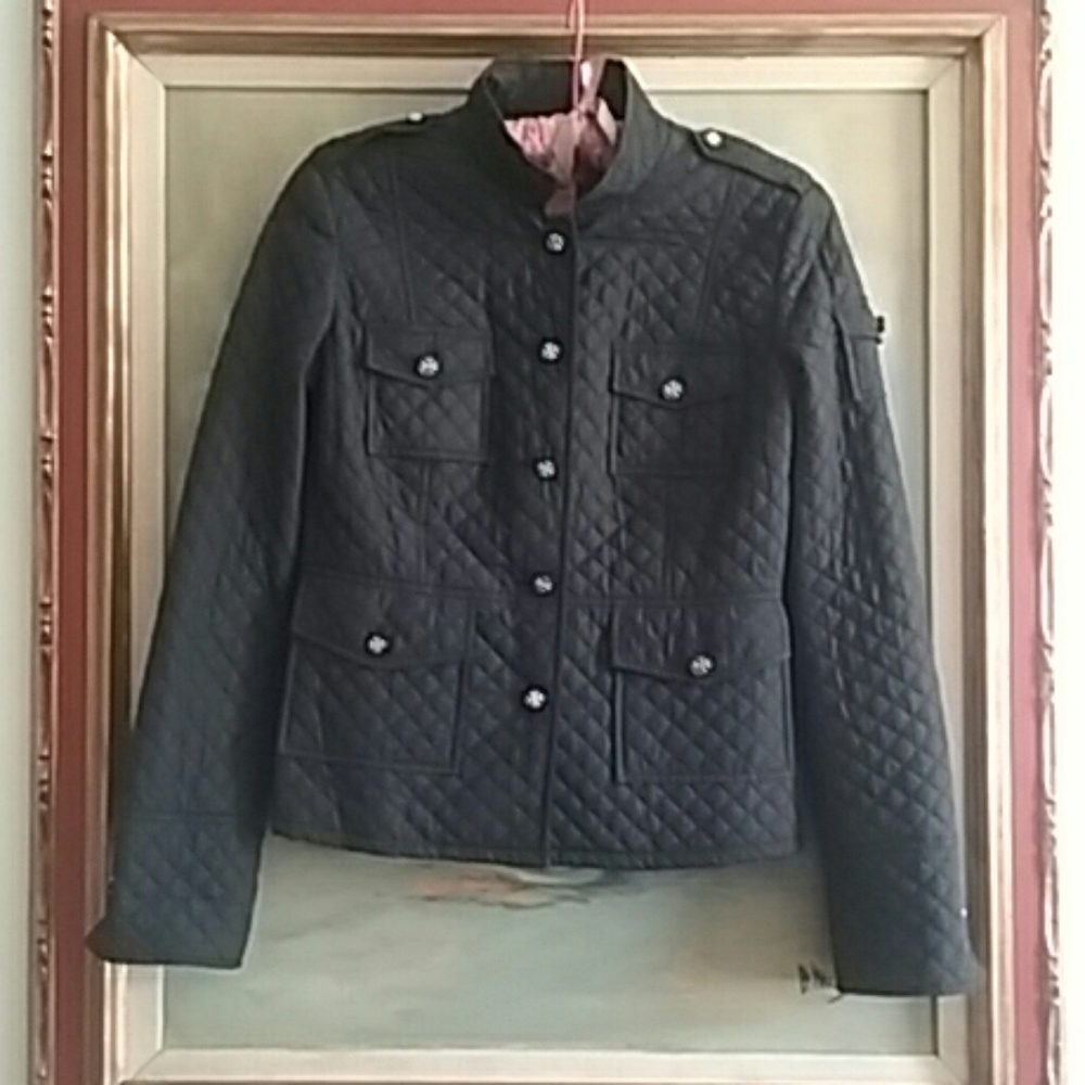 Tory Burch jacket. size 4. Never worn it. It did not fit me. Excellent jacket.